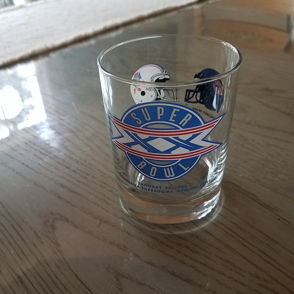 Vintage Superbowl XX 1986 glass